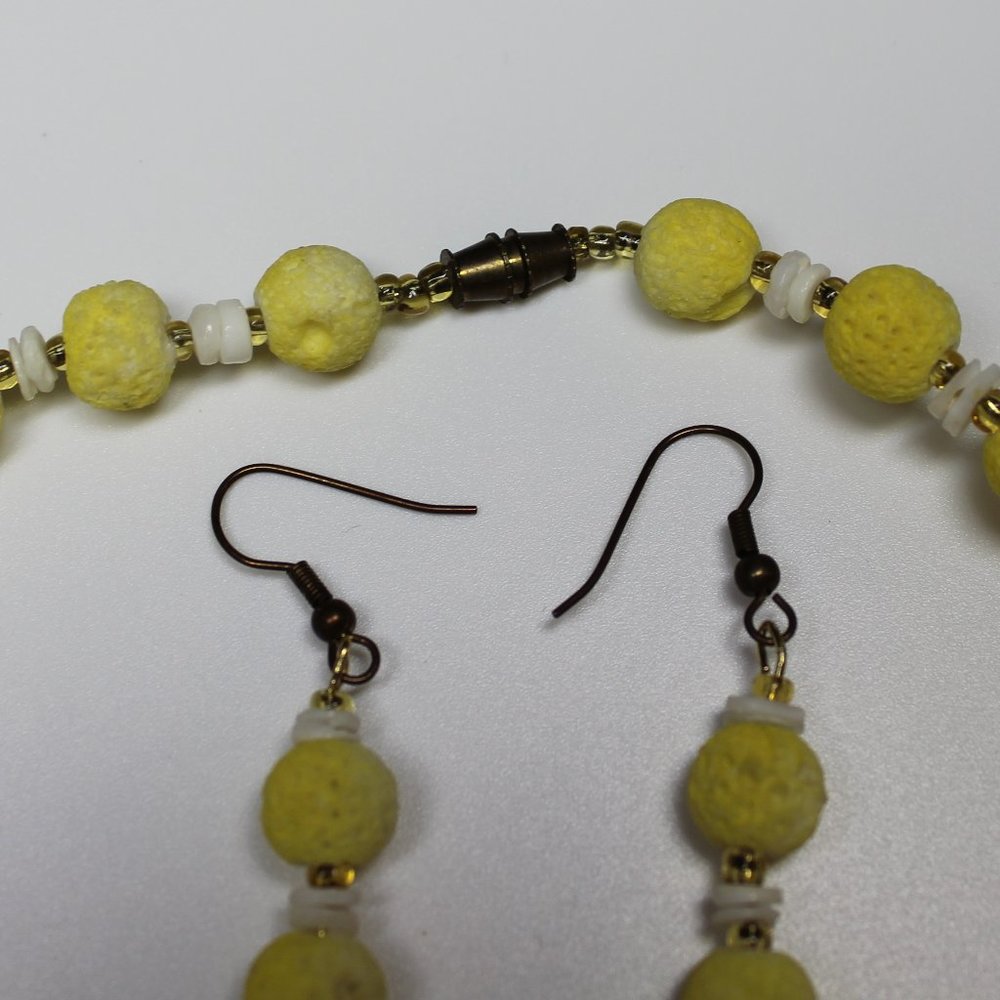 Lava And Clam Shell Bead Jewelry Set - Picture 2 of 4